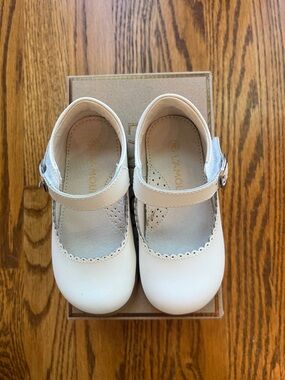 L'Amour White Mary Jane Shoes with Buckle Strap (size 8)